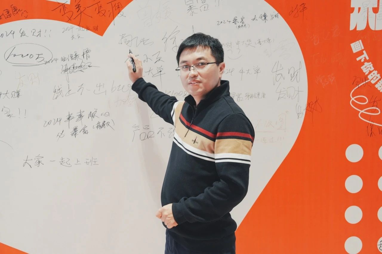 十年筑梦，共创未来 | 小铁科技集团脚踏实地勤奋斗、心怀荣耀迎未来