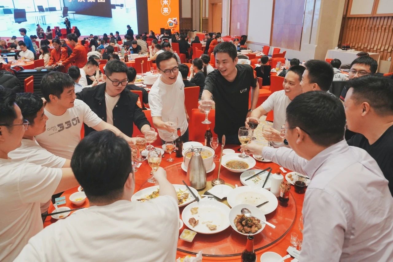 十年筑梦，共创未来 | 小铁科技集团脚踏实地勤奋斗、心怀荣耀迎未来
