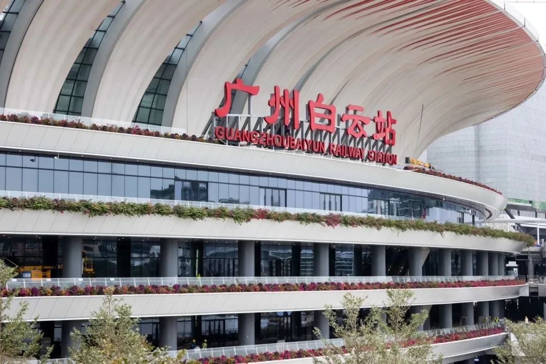 喜报！小铁智能寄存柜合作亚洲最大综合枢纽之一——广州白云站