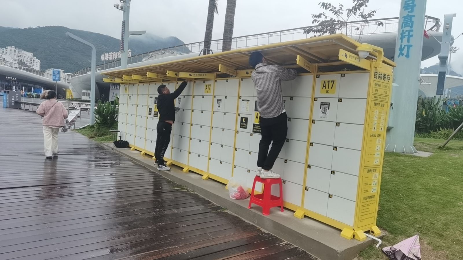 水乐园共享寄存柜选小铁，小铁寄存柜让夏日游玩更轻松！