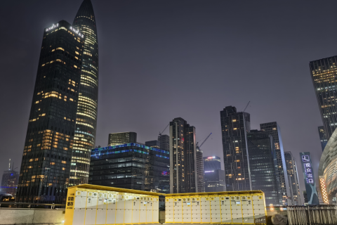 深圳春茧体育场投放小铁共享寄存柜，城市名片再下一城