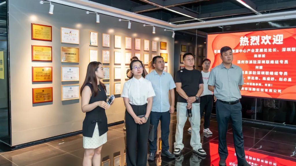 苍南县重大能源中心产业发展处领导莅临小铁科技集团考察交流
