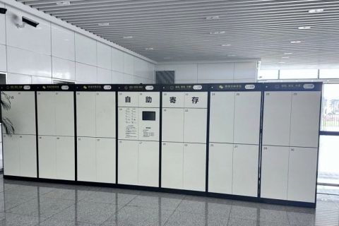 厦门BRT公交站也有小铁智能寄存柜了，游客连连称赞！